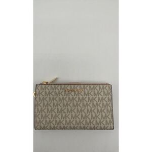 Michael Kors Pink Wallet